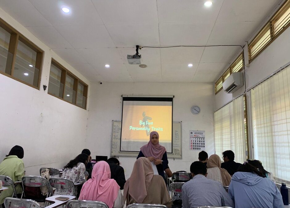 Internasional Co-Teaching Kelas Psikologi UM Bahas Sistem Pendidikan di Malaysia dan Indonesia dengan Pemateri dari UCMI