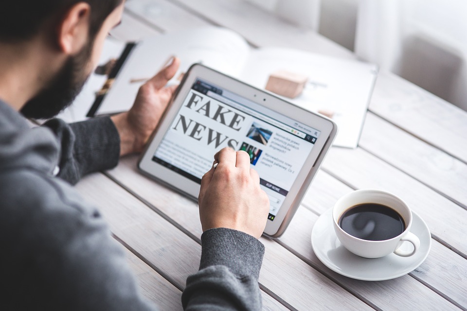 Psikologi Propaganda di Era Digital: Pengaruh Media Sosial dalam Politik Modern