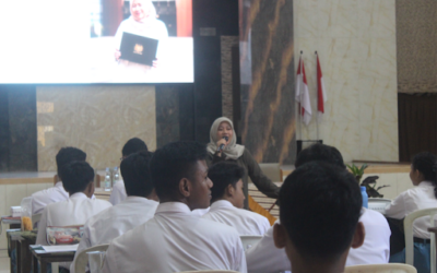 Dosen Fakultas Psikologi UM Beri Pelatihan Esensial Public Speaking dan Penulisan Esai di SMAN 1 Lawang