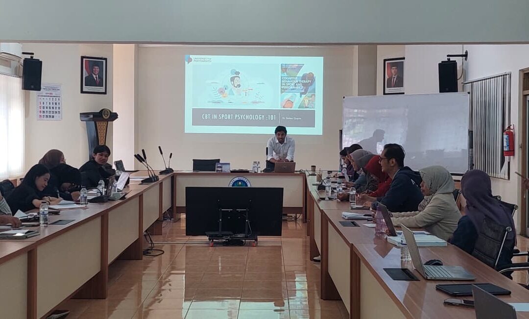 Ubah Kecemasan Jadi Kemenangan: Mahasiswa UM Dalami Terapi Kognitif Bersama Pakar Psikologi Olahraga Global